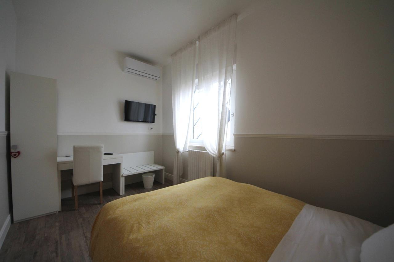 Double Room French Bed Private External Bathroom