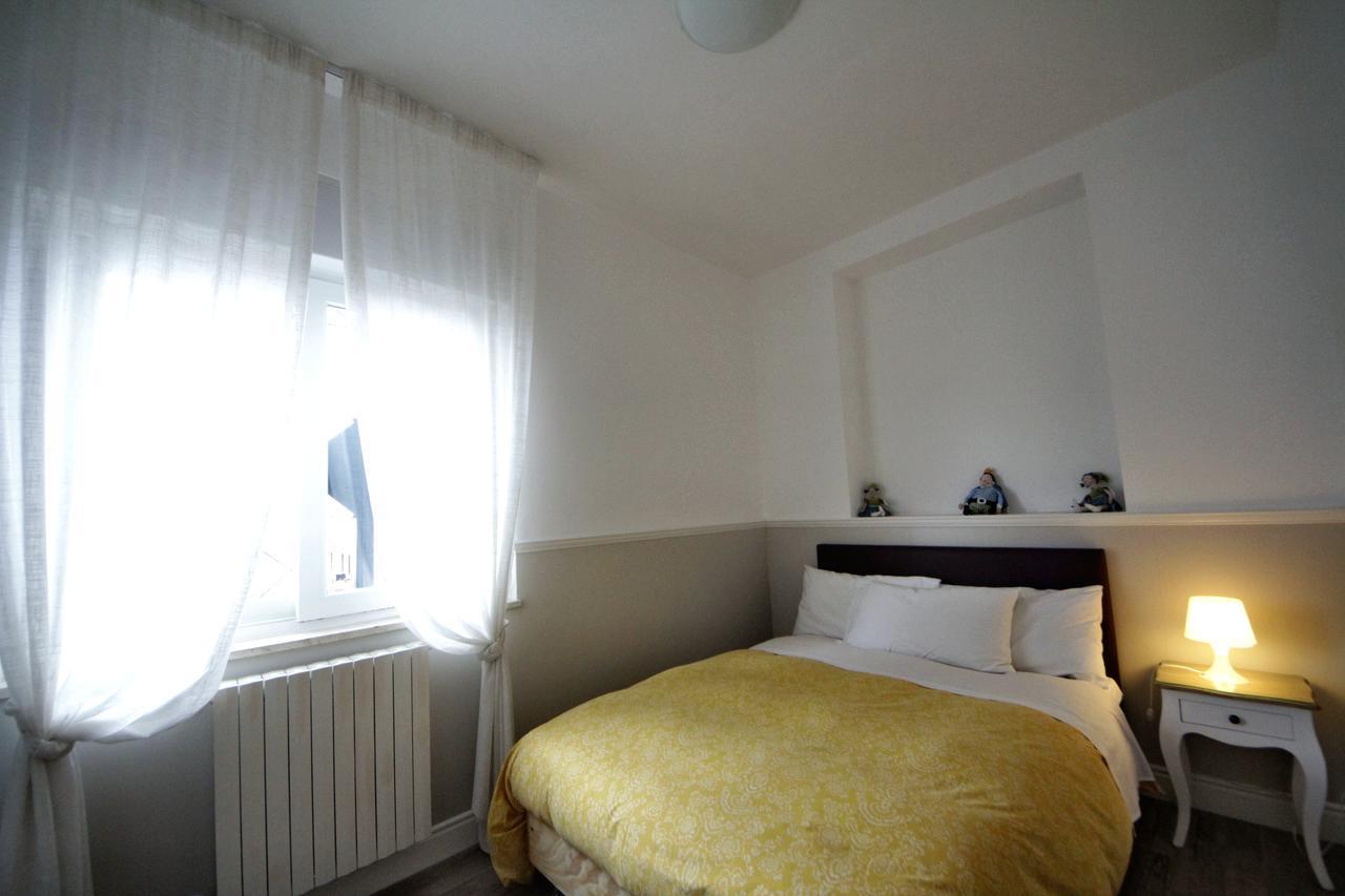 Double Room French Bed Private External Bathroom