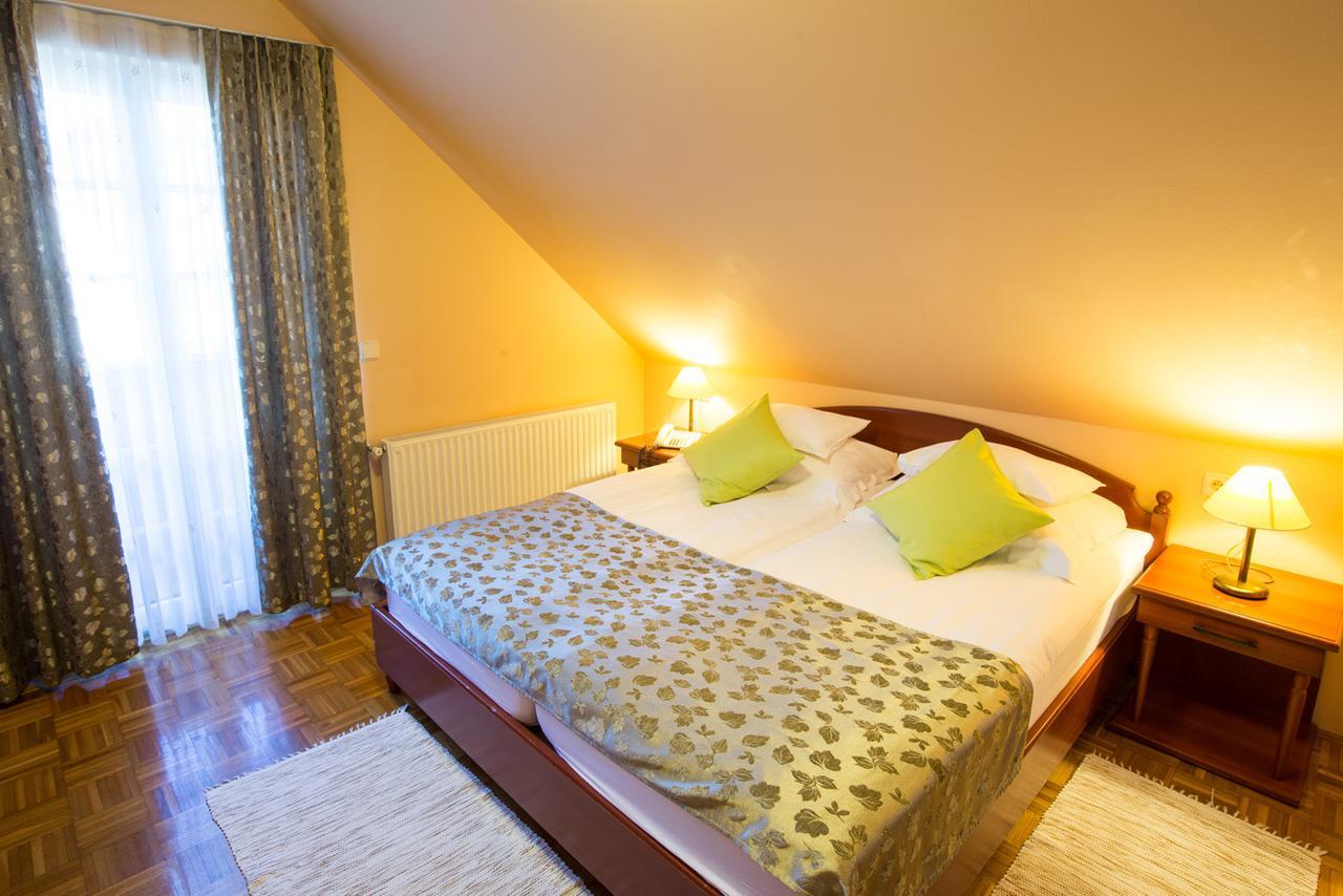 Double Room,627830163:JPEG