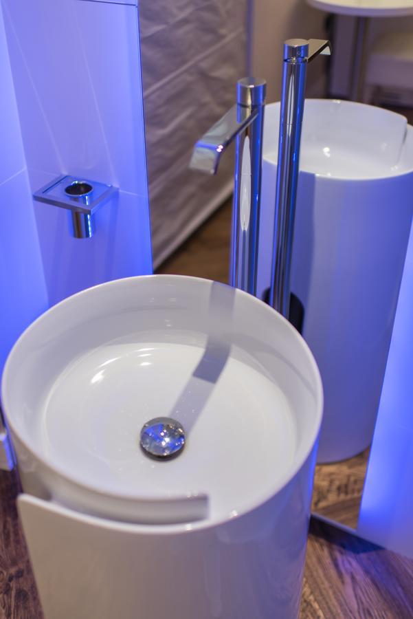 Deluxe Double Room Shower