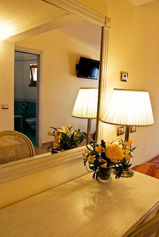 Triple Room Balcony Partial Sea View