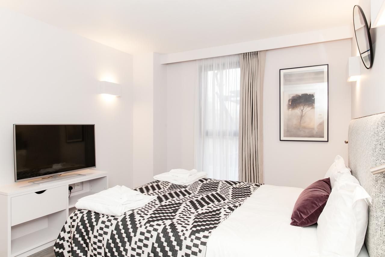Superior One-Bedroom Apartment
