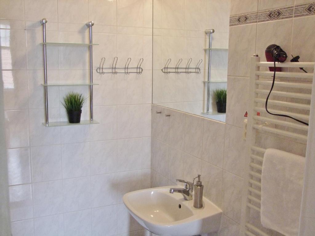 Two Room Apartment