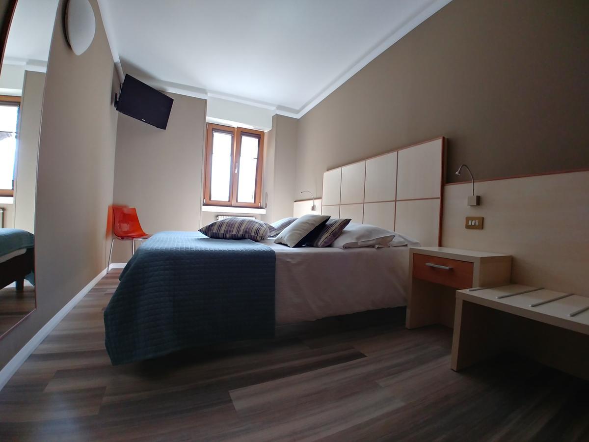 Doppel- oder Zweibettzimmer