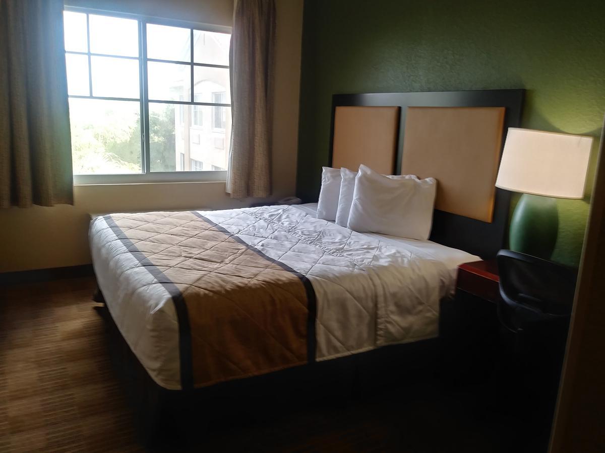 Deluxe Studio One King Bed Non-Smoking,1211601736:JPEG