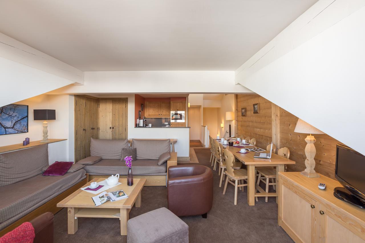Three-Bedroom Apartment Balcony Mountain View