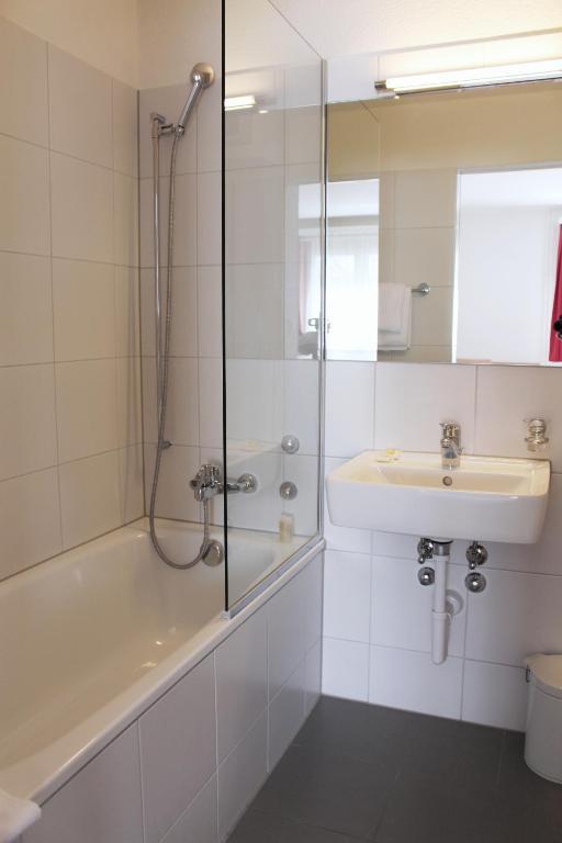 Quarto com Cama de Casal ou 2 de Solteiro