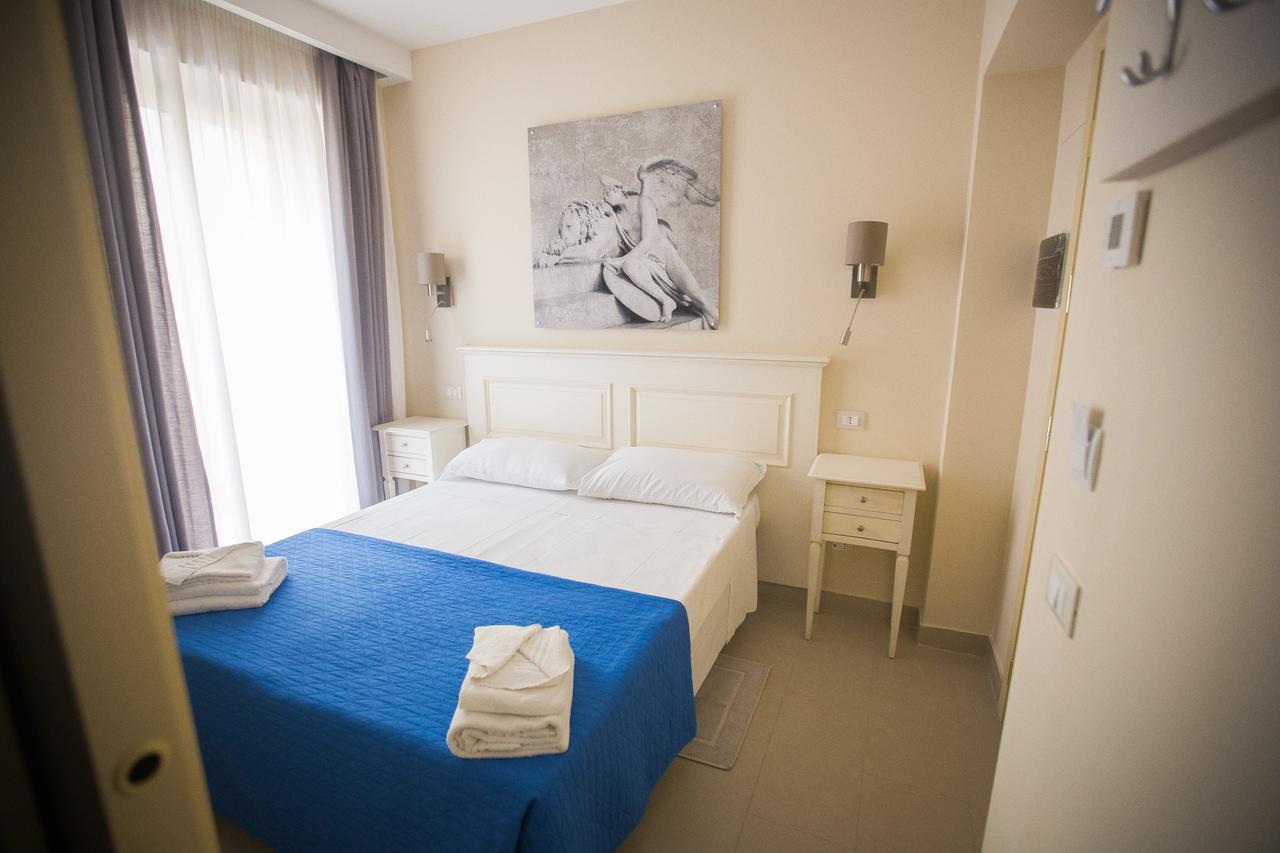 Quarto com Cama de Casal ou 2 de Solteiro - Prédio Separado