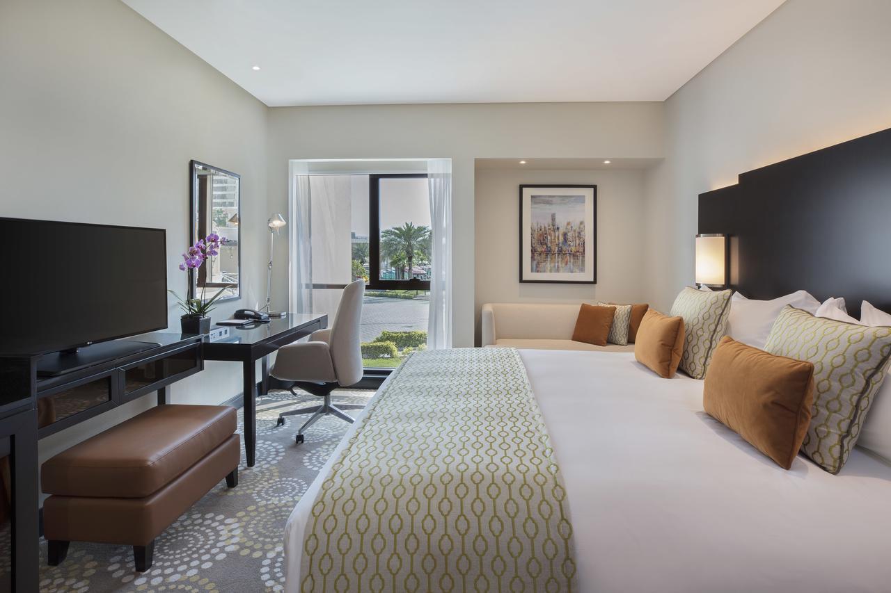Habitación Estándar con vistas a la piscina y acceso al salón - 1 cama extragrande