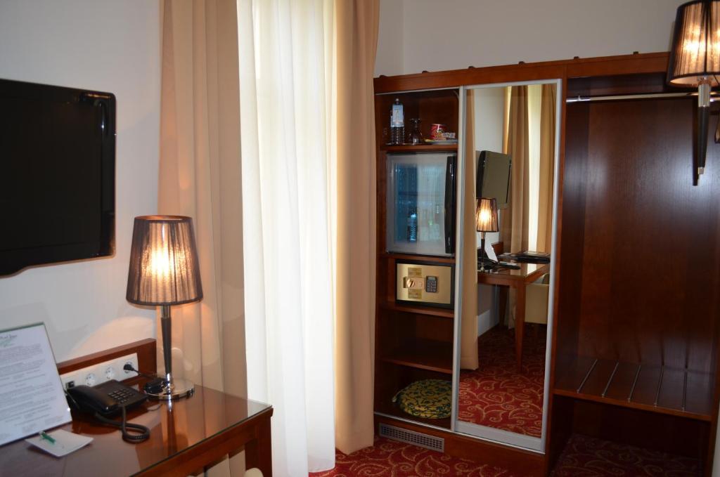 Single Room,63328645:JPEG