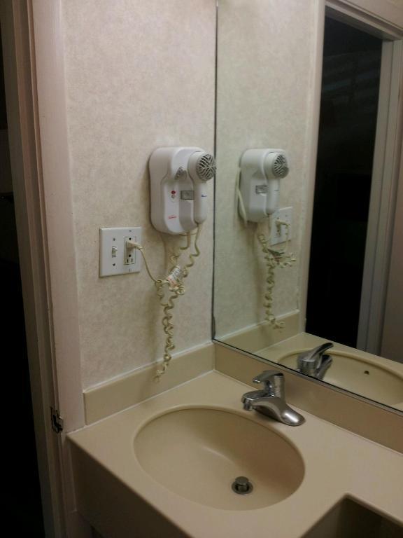 Quarto com 2 Camas de Casal
