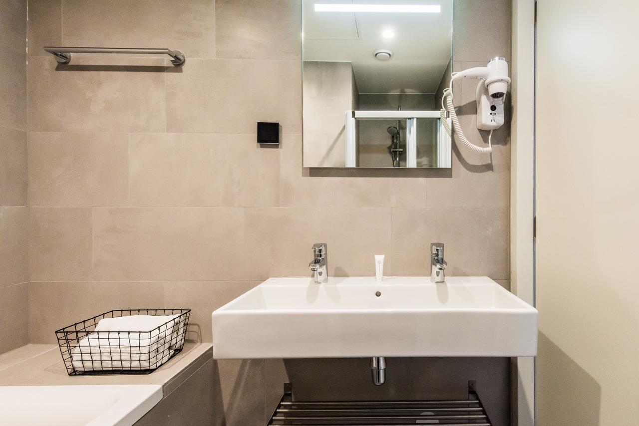 Large 1 Bedroom Apartment Canal view Duplex