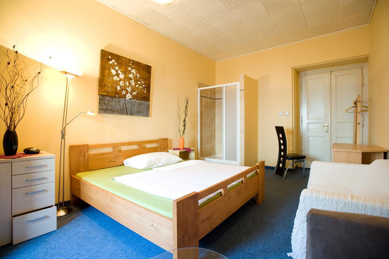 Double or Twin Room Shower,751914359:JPEG