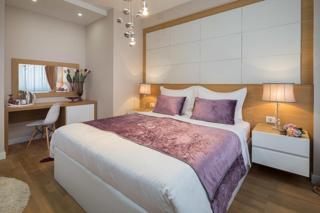 Deluxe King Suite