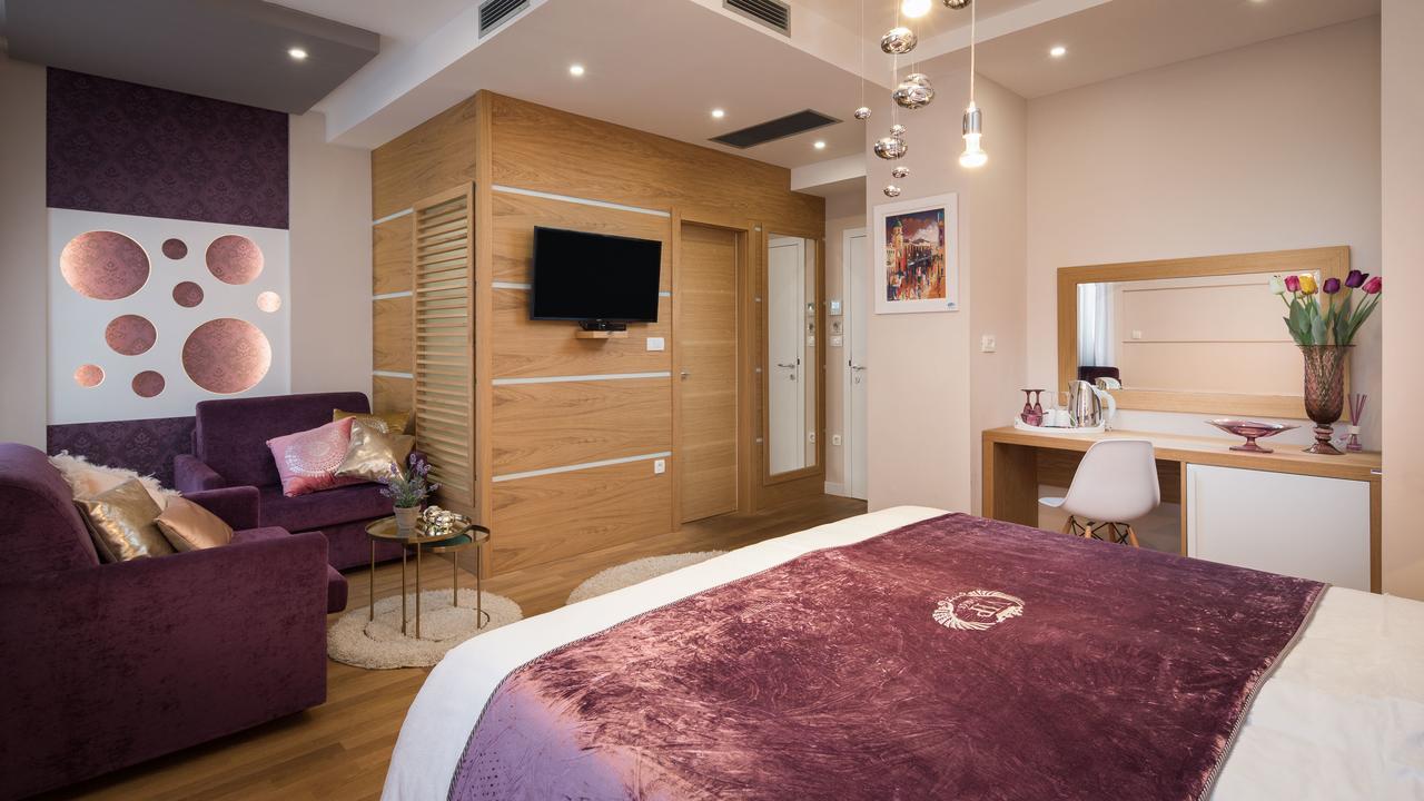 Deluxe King Suite