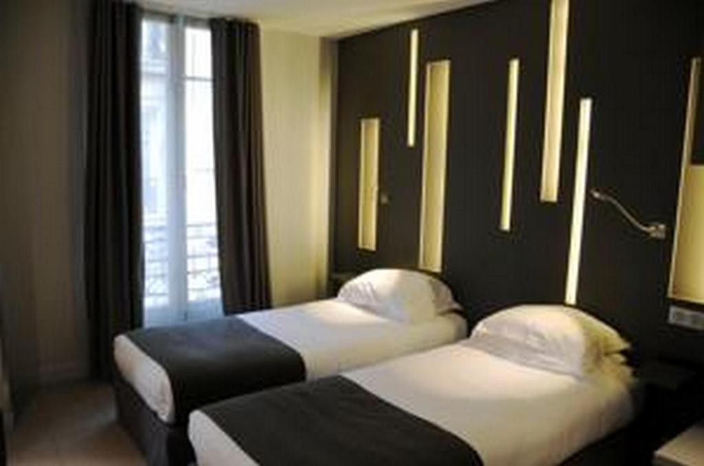 Quarto Clássico com 2 Camas de Solteiro
