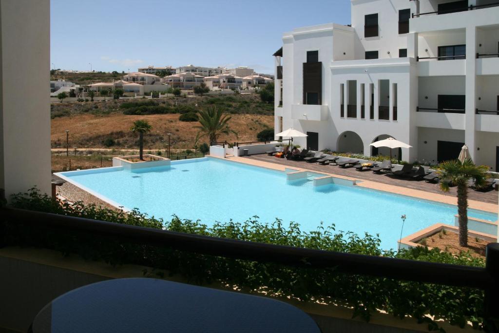 One-Bedroom Apartment Pool View,1012284997:JPEG
