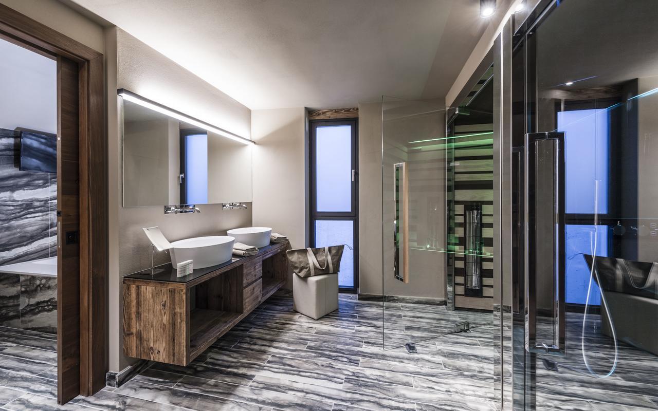 Suite VIP avec Baignoire Spa, Bain Turc et Sauna