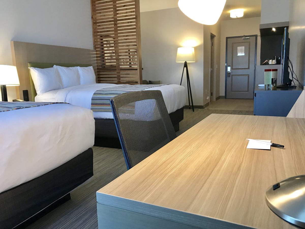 Suite mit einem Schlafzimmer mit zwei Queensize-Betten und einem Schlafsofa - Nichtraucher