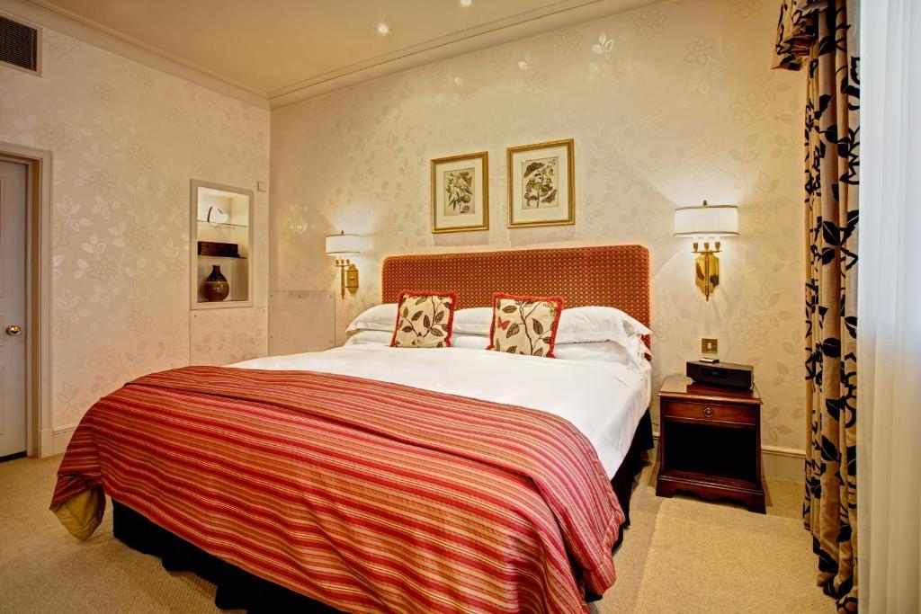 Superior King Room,1589325774:JPEG