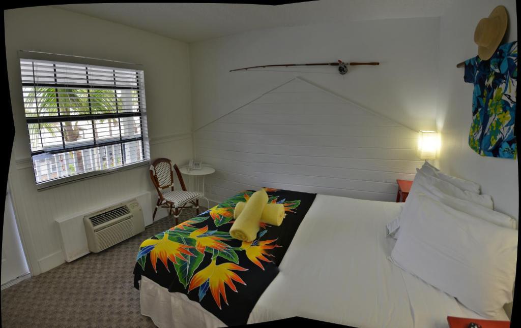 Zimmer mit Queensize-Bett und Blick auf den Innenhof - 2. Stockwerk