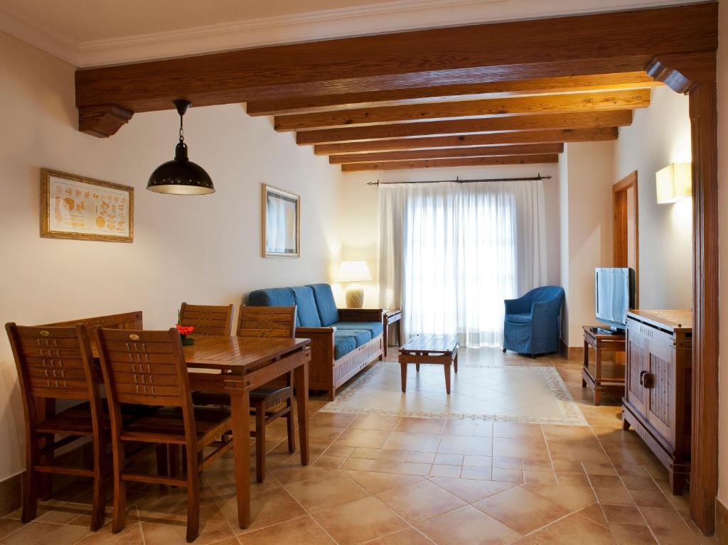 Quarto Família (2 Adultos + 2 Crianças)