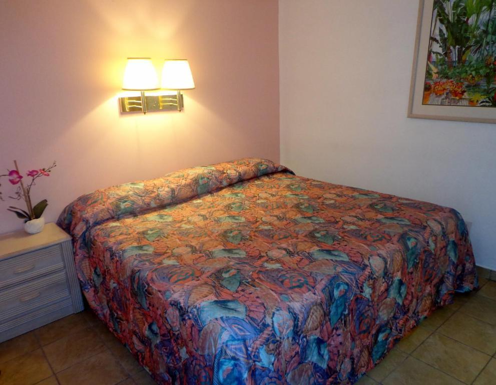 Two-Bedroom King Suite Sofabed,63977167:JPEG