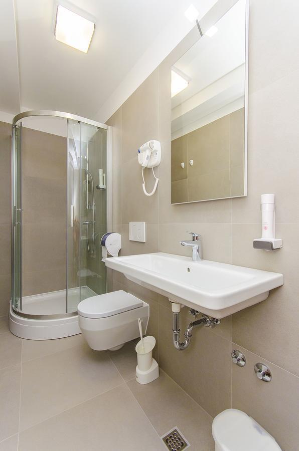 Bed 4-Bed Dormitory Room Private Bathroom