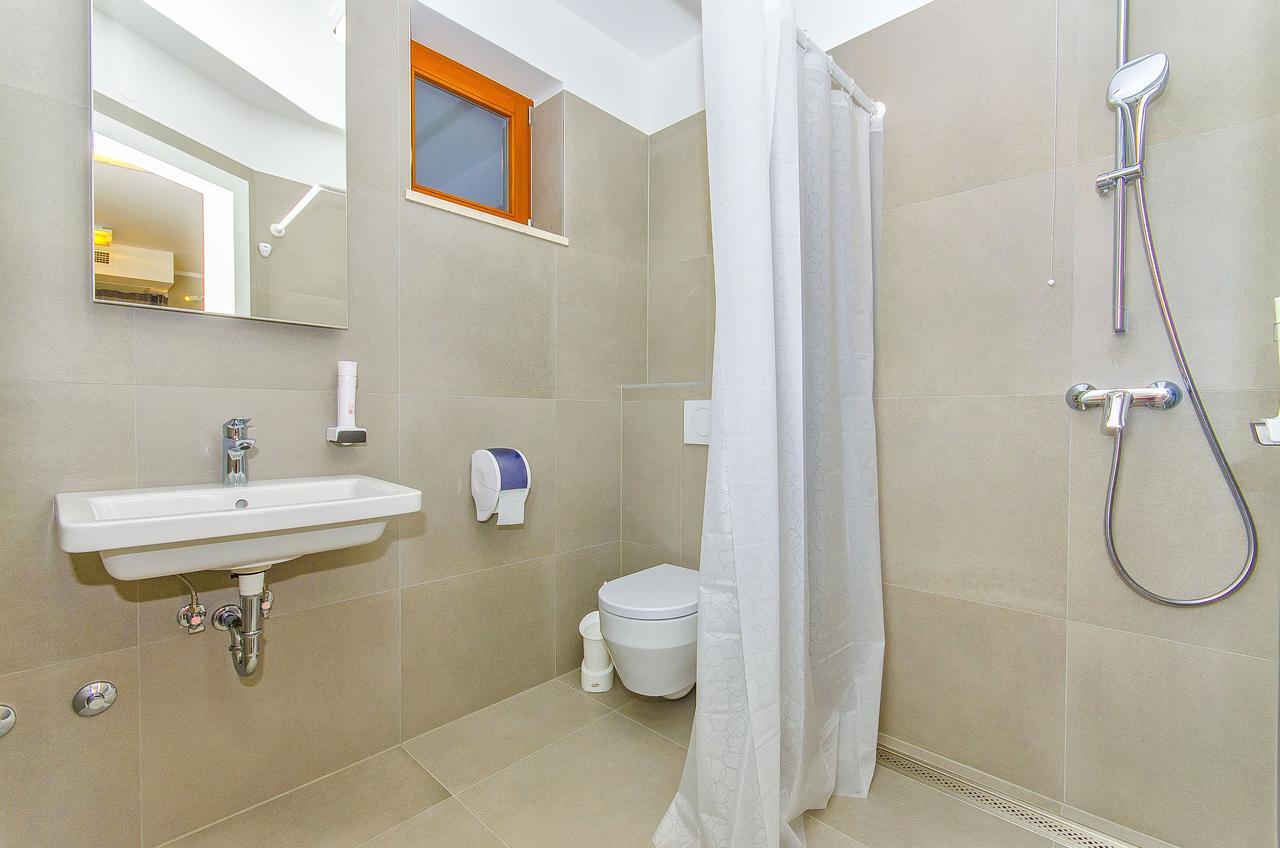 Bed 4-Bed Dormitory Room Private Bathroom