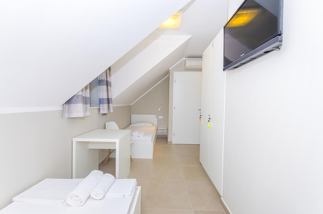 Single Bed 4-Bed Dormitory Room