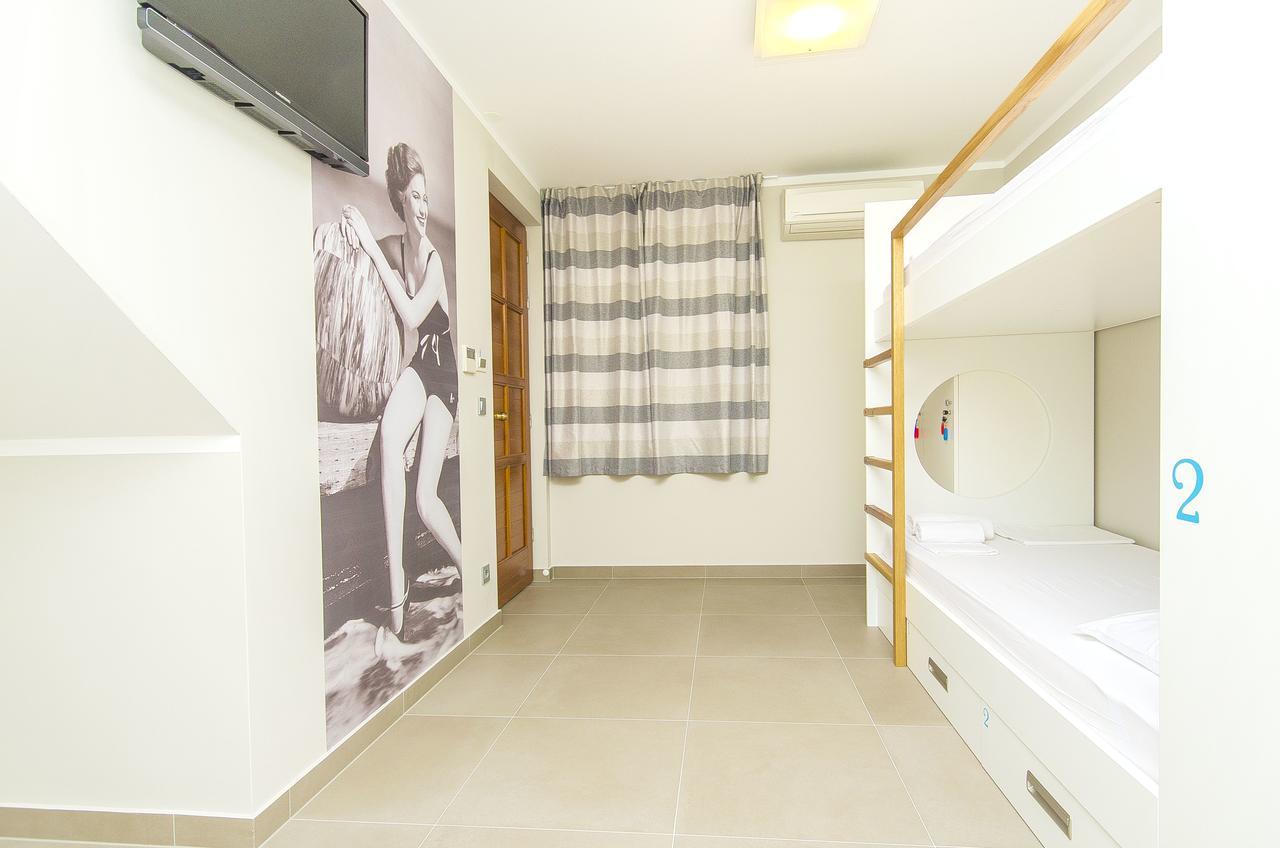 Single Bed 4-Bed Dormitory Room