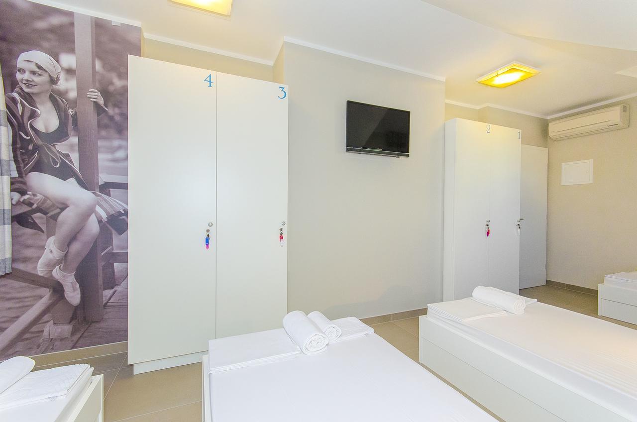 Single Bed 4-Bed Dormitory Room