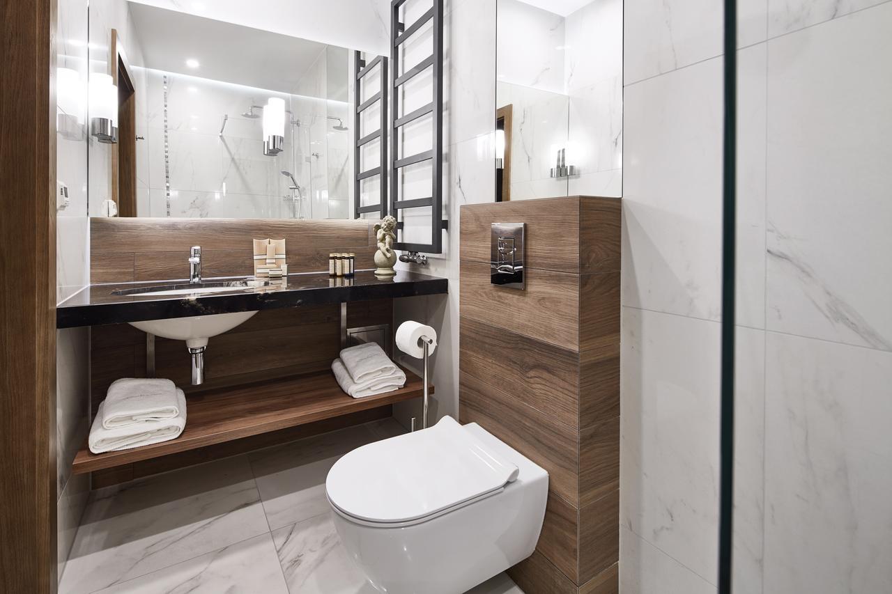 Luxury Deluxe One-Bedroom Apartment