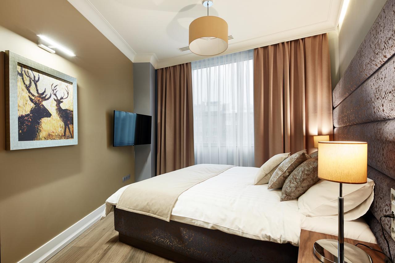 Luxury Deluxe One-Bedroom Apartment