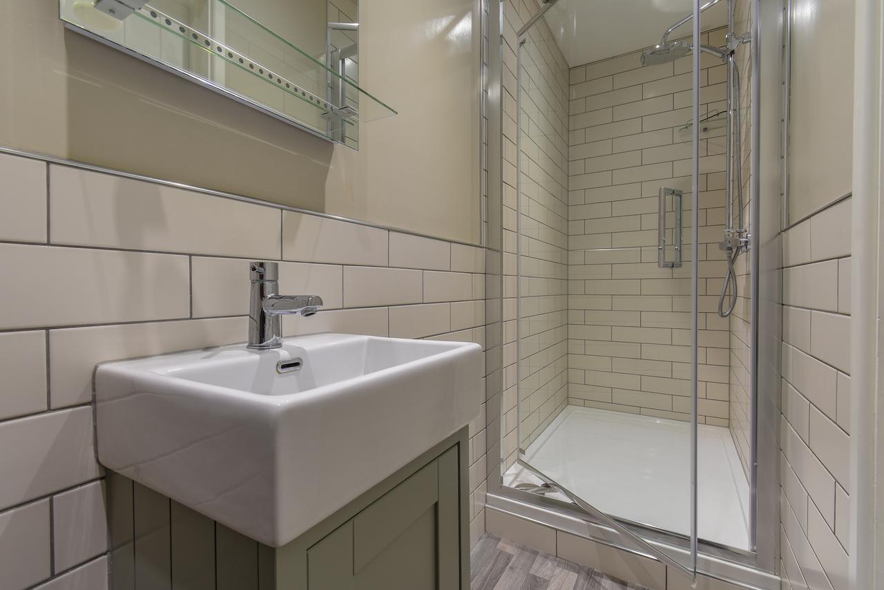 King Room Ensuite Shower