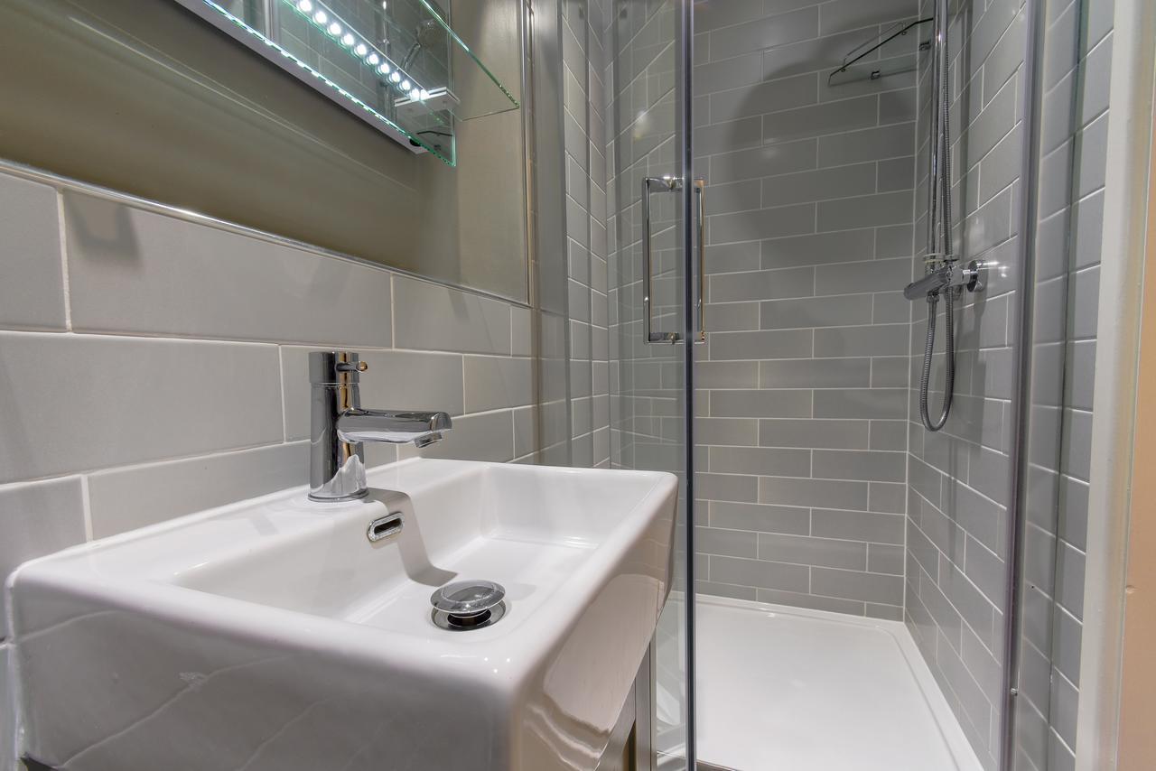 King Room Ensuite Shower