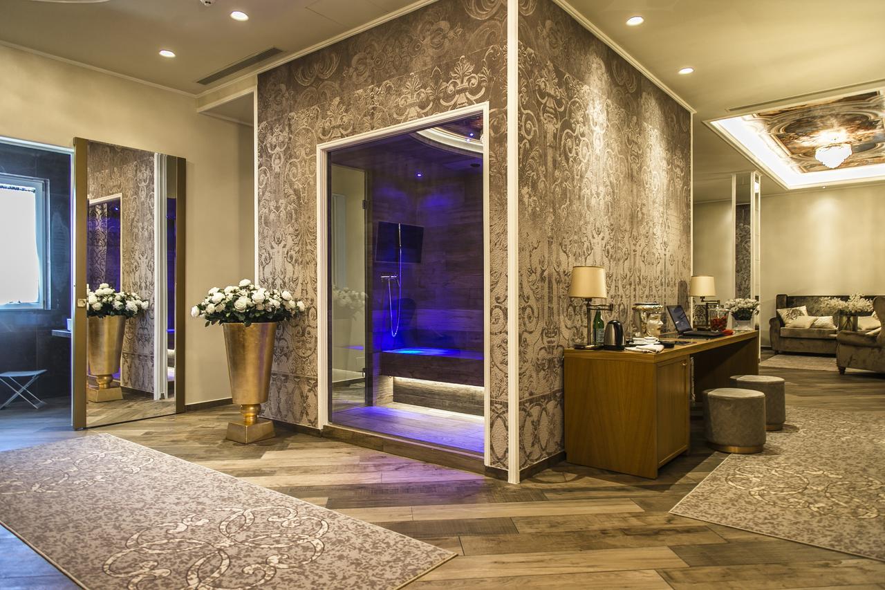 Deluxe Suite Spa Bath