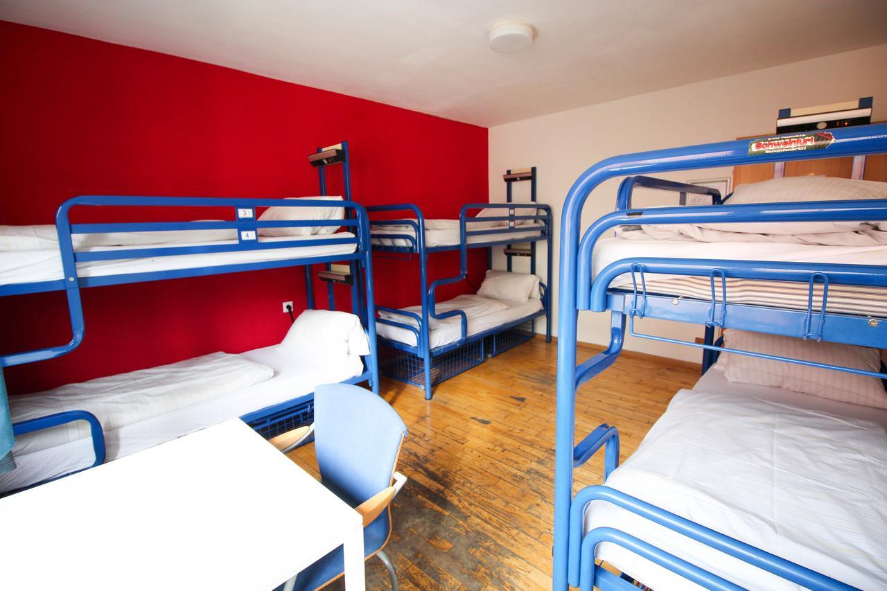 Bed in een Gemengde Slaapzaal met 6 Bedden