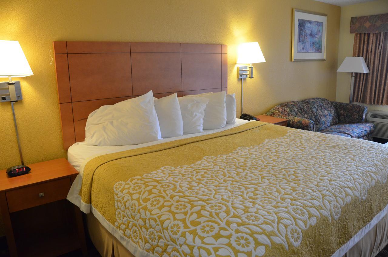 Bed Female Dormitory Room