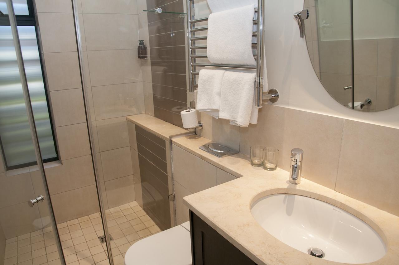 Luxury One Bedroom Suite,641226639:JPEG