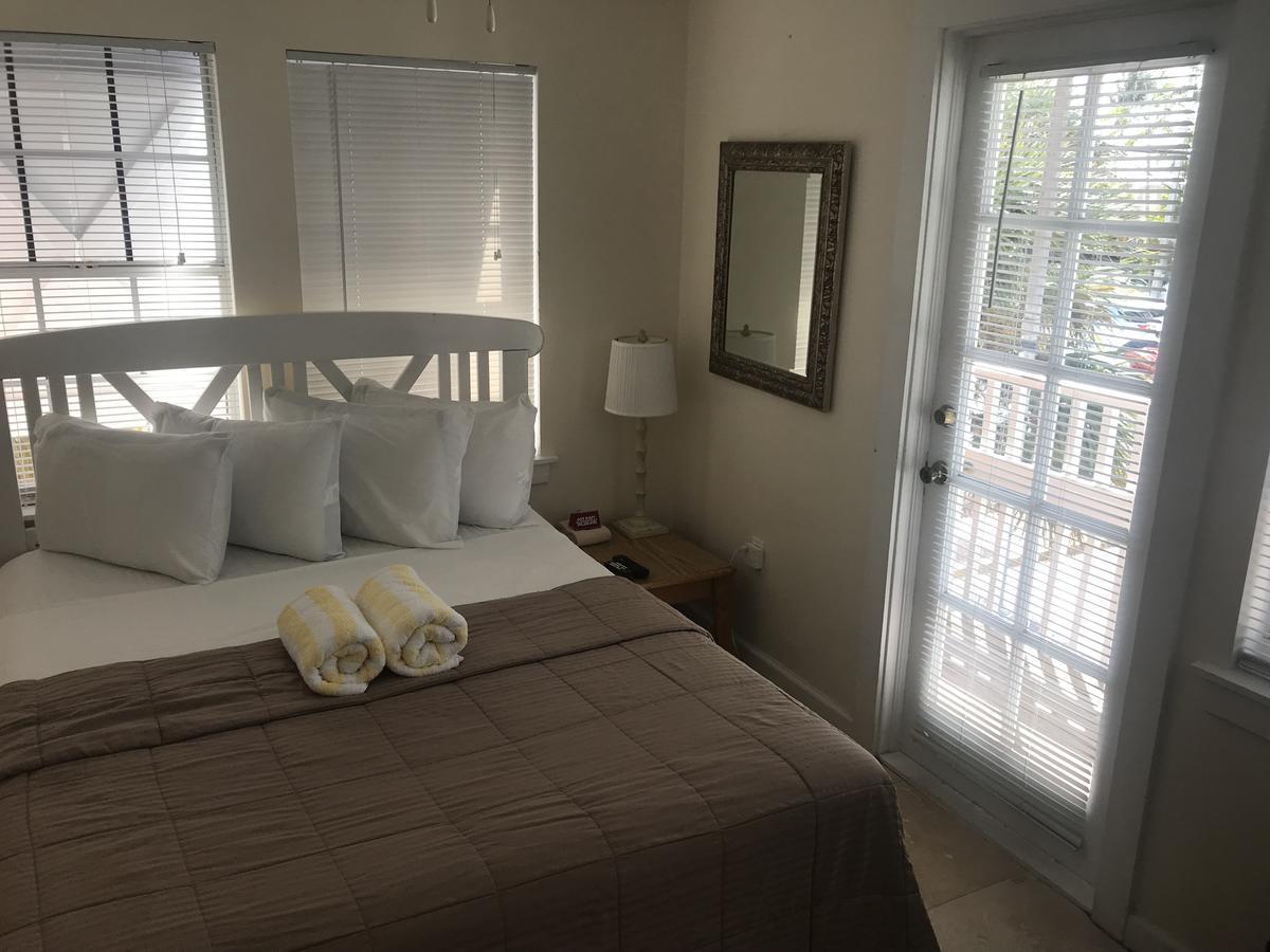 Corner Suite 1 Men Only