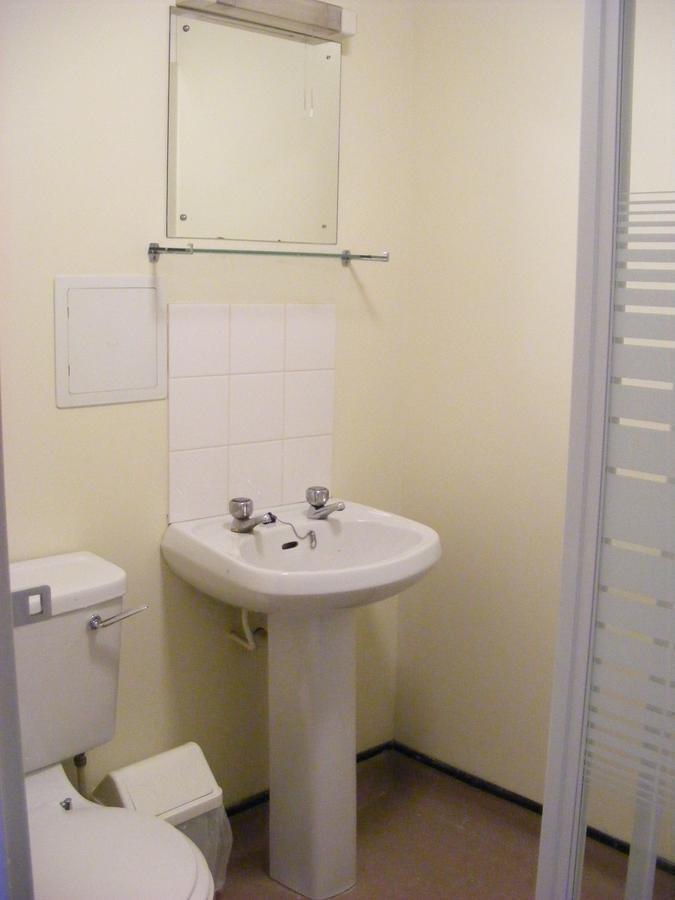 Single Room Private External Bathroom