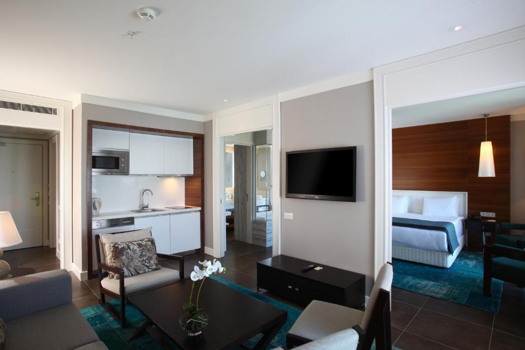 Suite met Uitzicht op het Zwembad