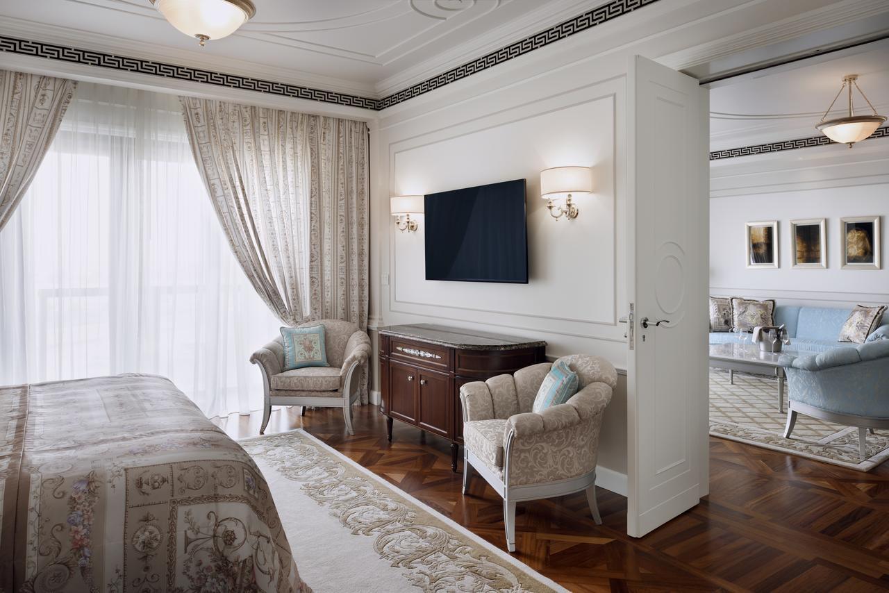 Grand Suite City View Guaranteed Upgrade to next room type 4pm Late Check-out subj to availability F&B excl Q's Brunch room dining Spa Buy 1 1 subj to availability valid until 31-08-2026 excl public holidays