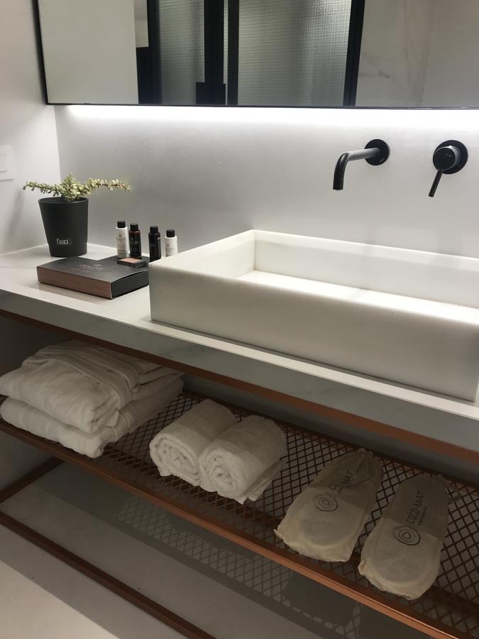 Chambre Double Confortable - Vue sur Rue