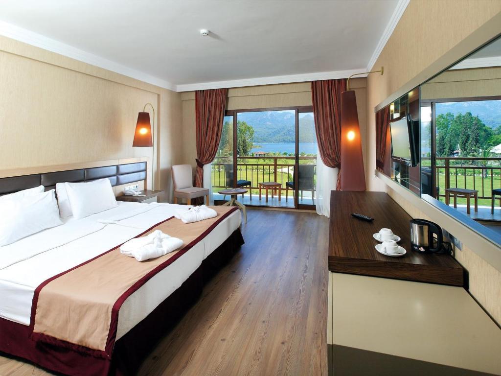 Deluxe Room with Pool View