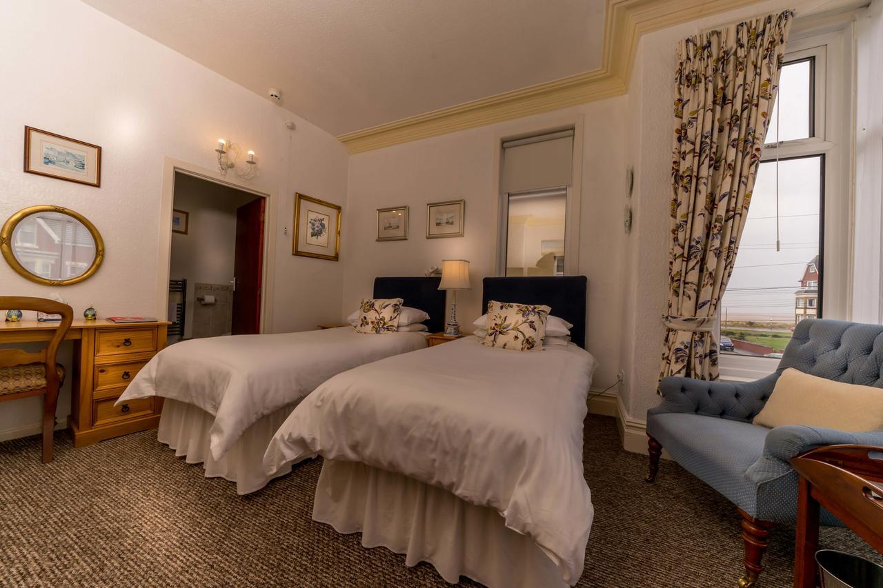 Deluxe Double or Twin Room Sea View