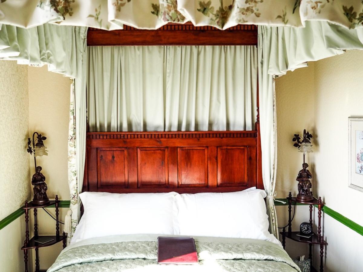 Double Room Four Poster Bed Sea View 2