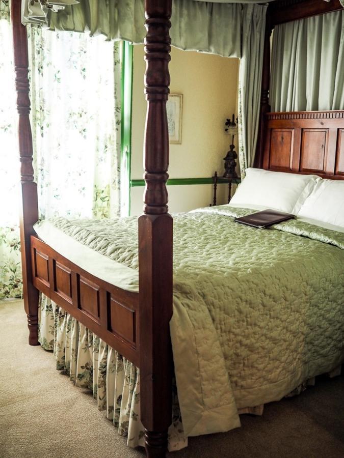 Double Room Four Poster Bed Sea View 2
