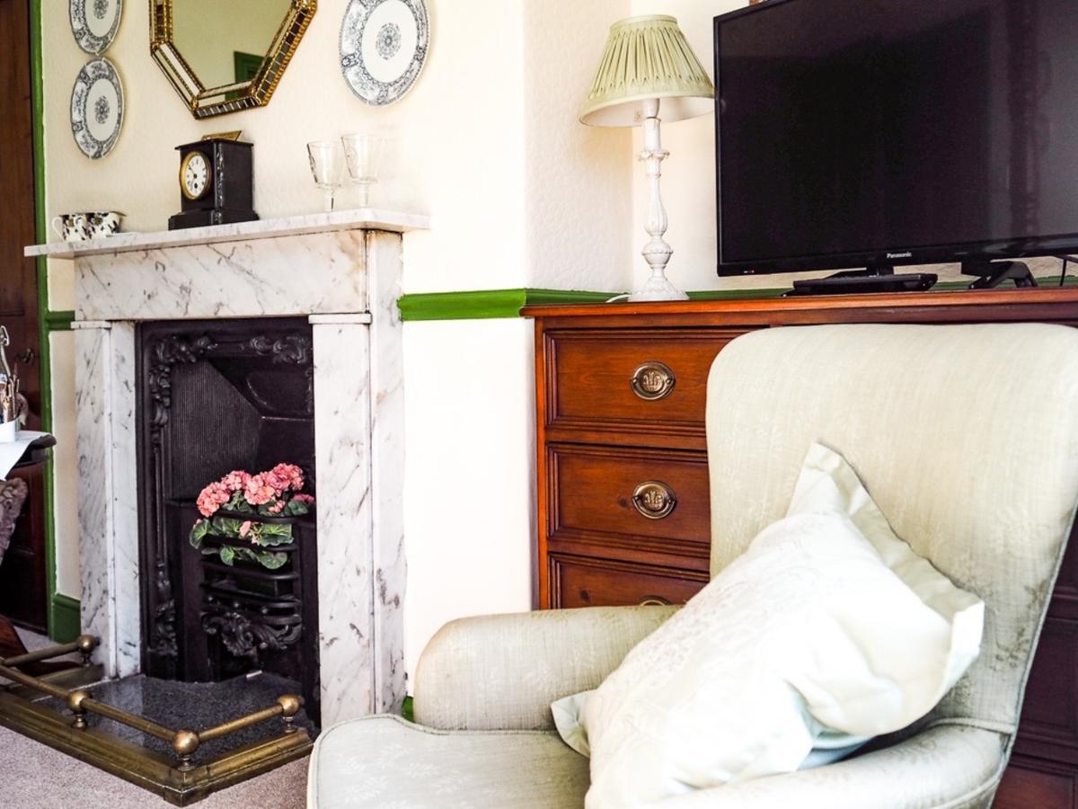 Double Room Four Poster Bed Sea View 2